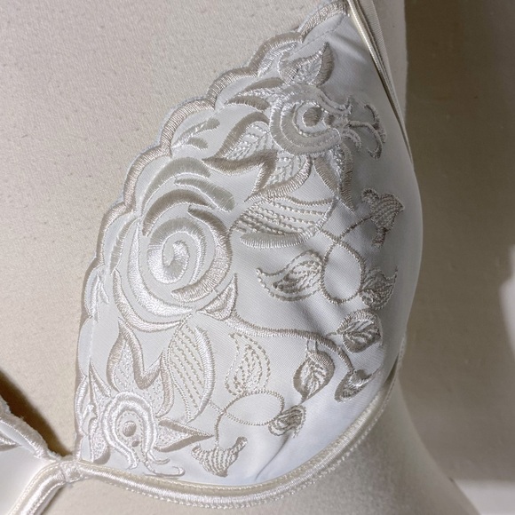 5/$25 George Plus Cream Embroidered Bra 38D - Picture 2 of 10